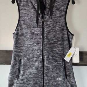 NWT-women's Roxy hooded vest